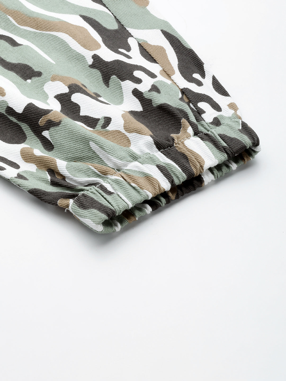 Green Camouflage Printed Cargos Trousers with Belt