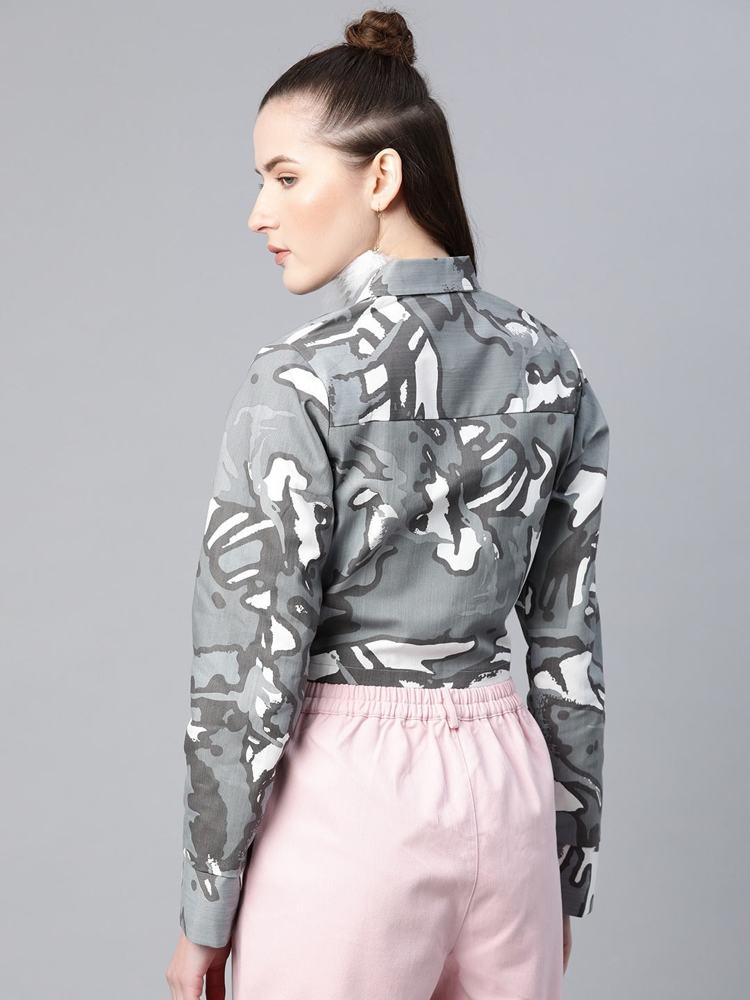 Popnetic Women Grey & White Camouflage Print Pure Cotton Crop Jacket